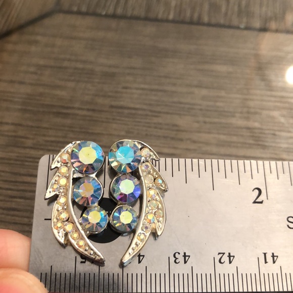 Vintage Leave Design Aurora Borealis Rhinestone Clip Earrings - Picture 11 of 12